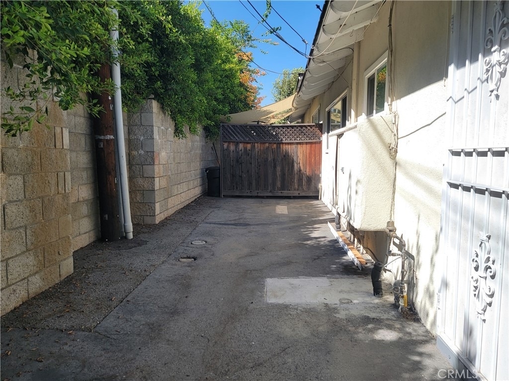 1116 W Duarte - Photo 16