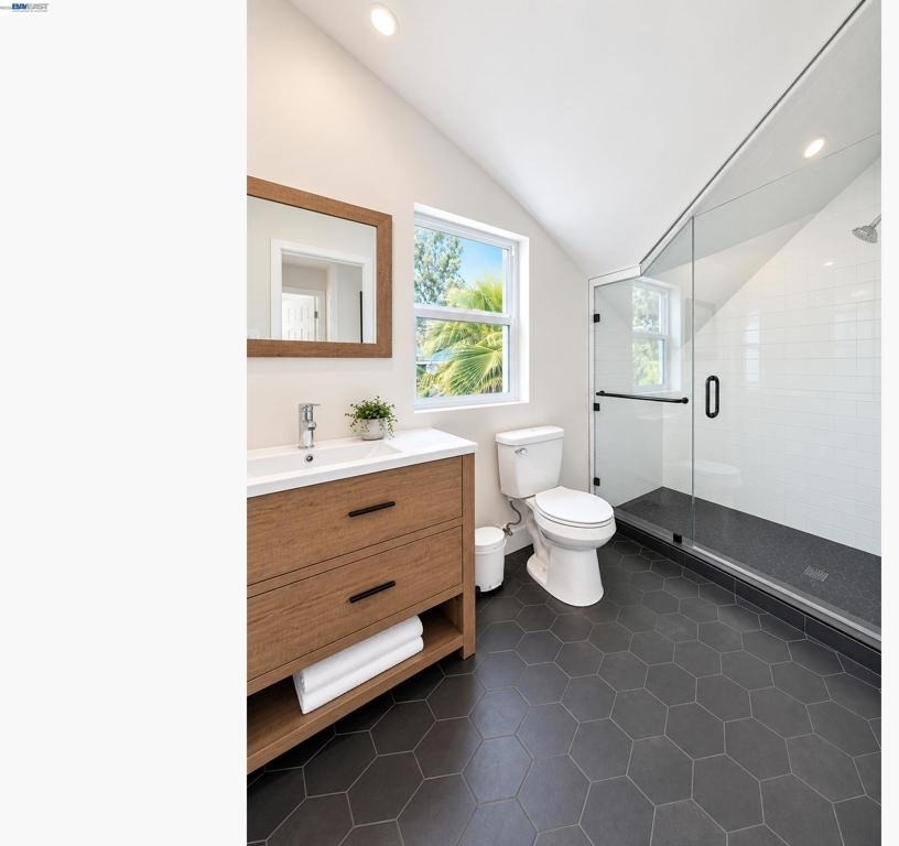 427 Locust St - Photo 2