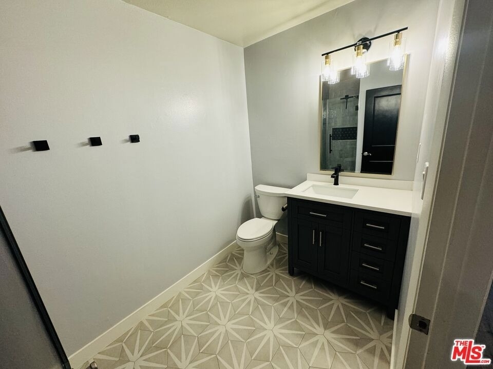 4443 Saugus Avenue - Photo 15