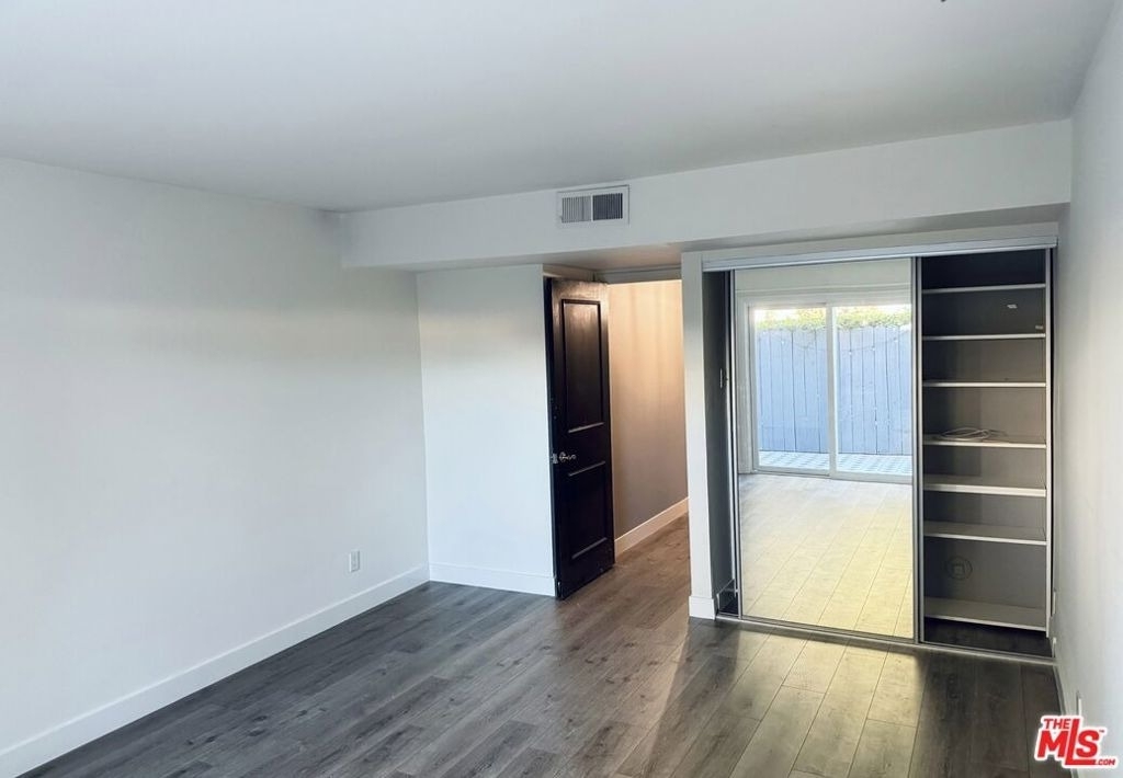 4443 Saugus Avenue - Photo 17