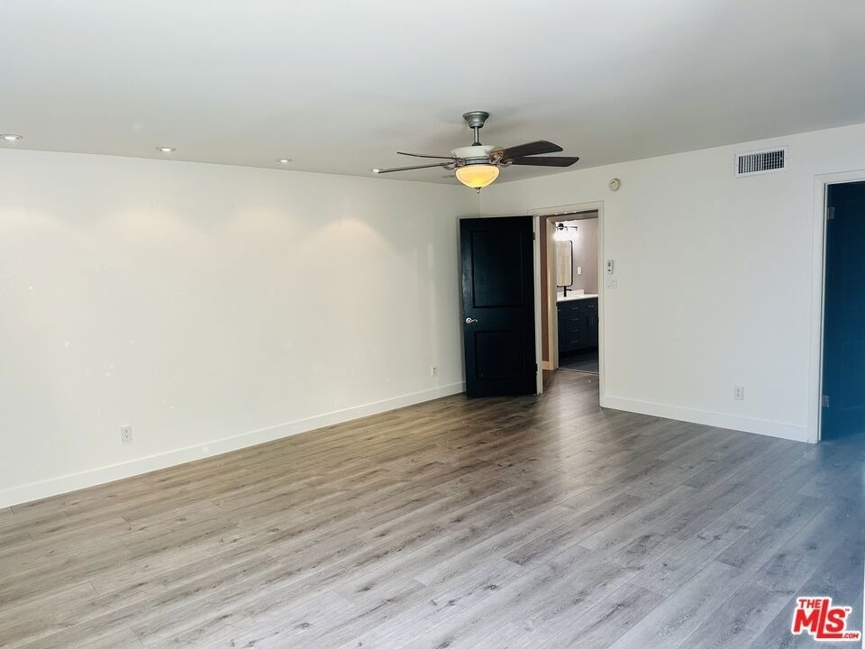 4443 Saugus Avenue - Photo 19