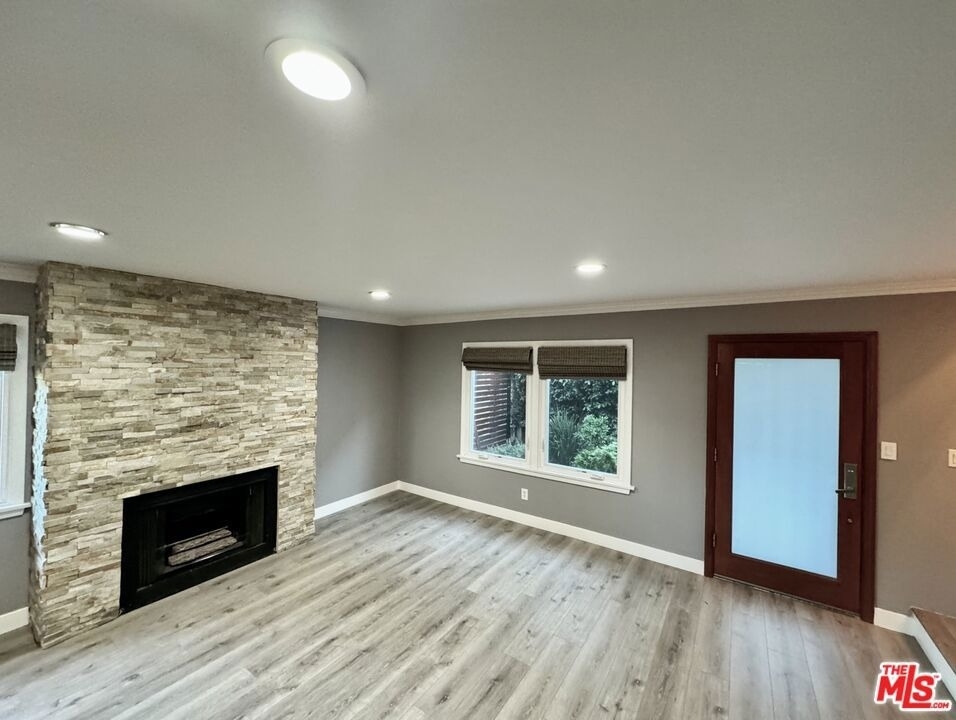 4443 Saugus Avenue - Photo 5