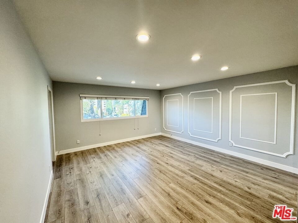 4443 Saugus Avenue - Photo 22
