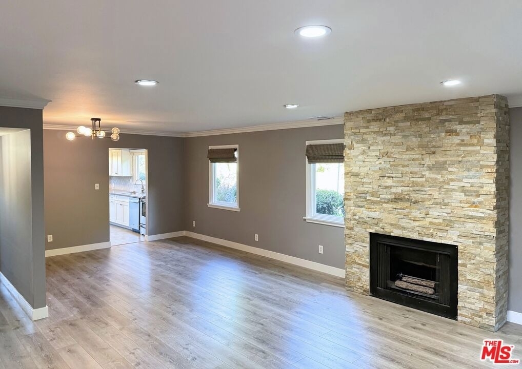4443 Saugus Avenue - Photo 3