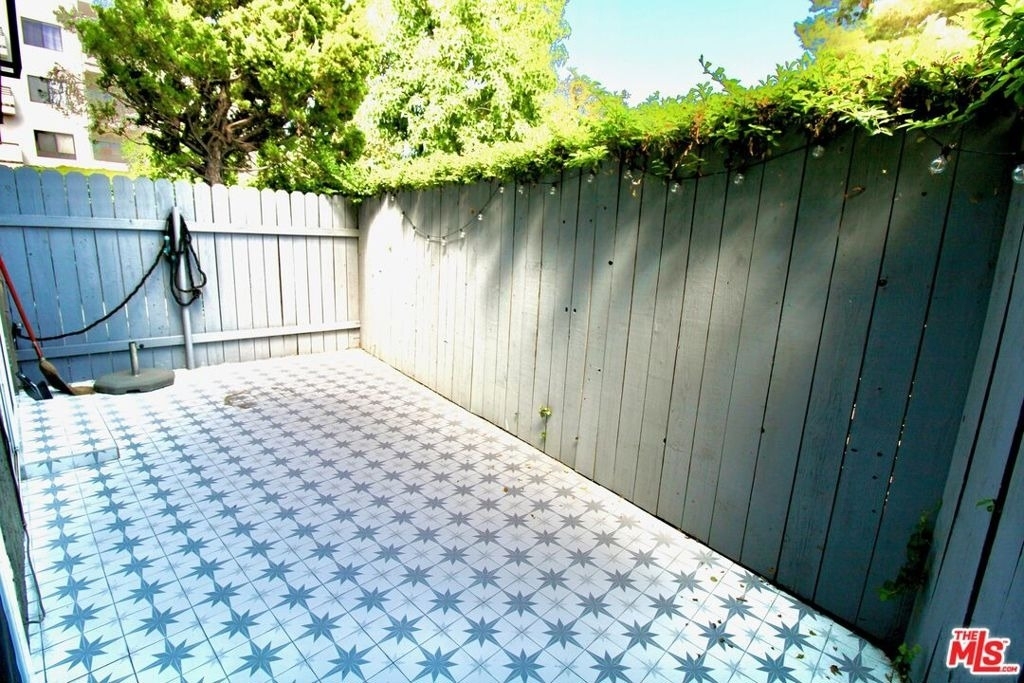 4443 Saugus Avenue - Photo 7