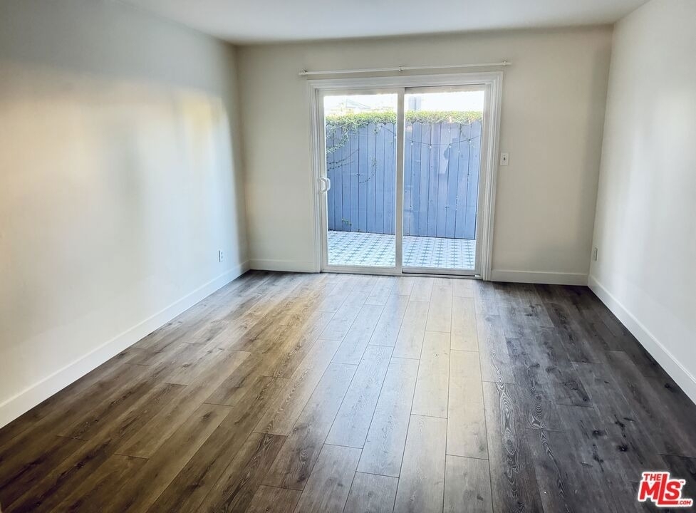 4443 Saugus Avenue - Photo 16