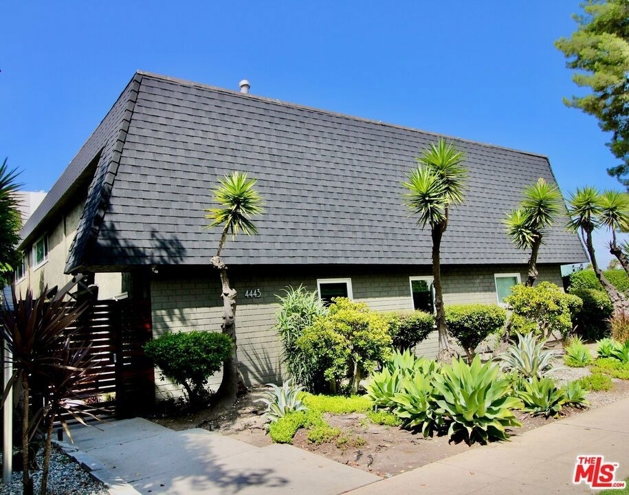 4443 Saugus Avenue - Photo 27
