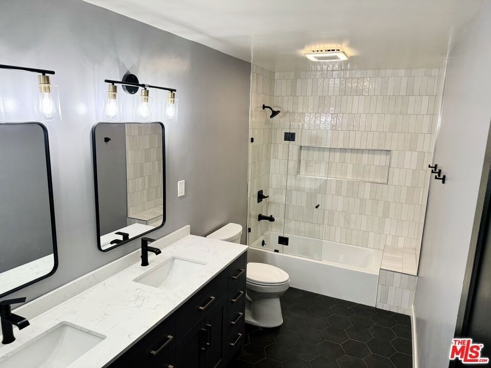 4443 Saugus Avenue - Photo 21
