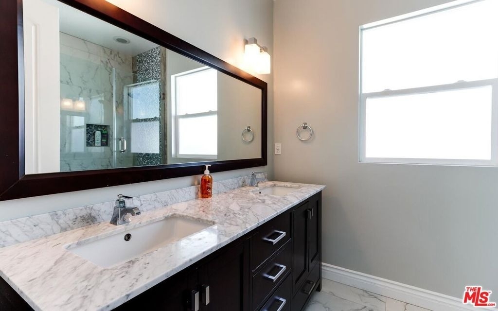 16001 Wyandotte Street - Photo 29