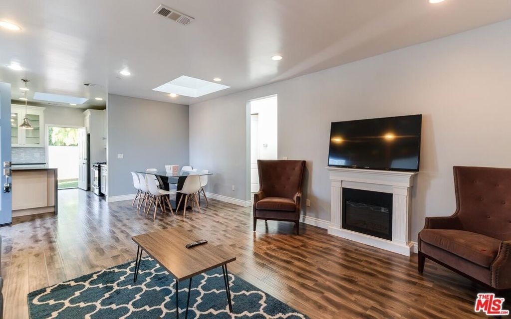 16001 Wyandotte Street - Photo 10