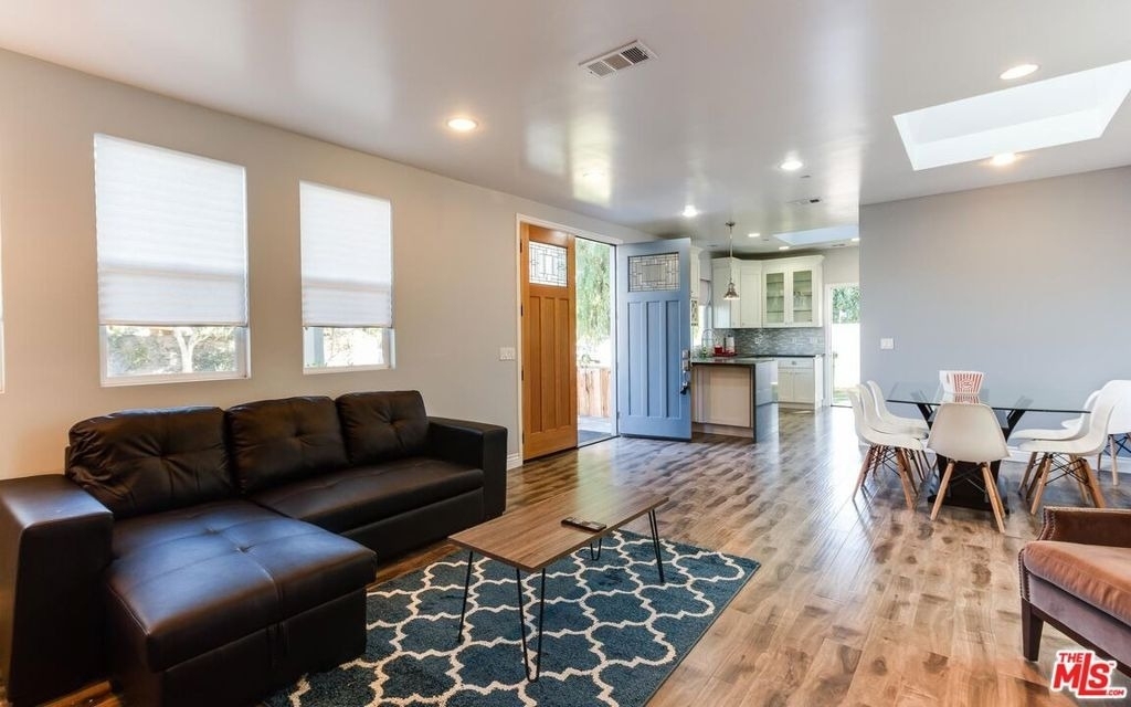 16001 Wyandotte Street - Photo 7