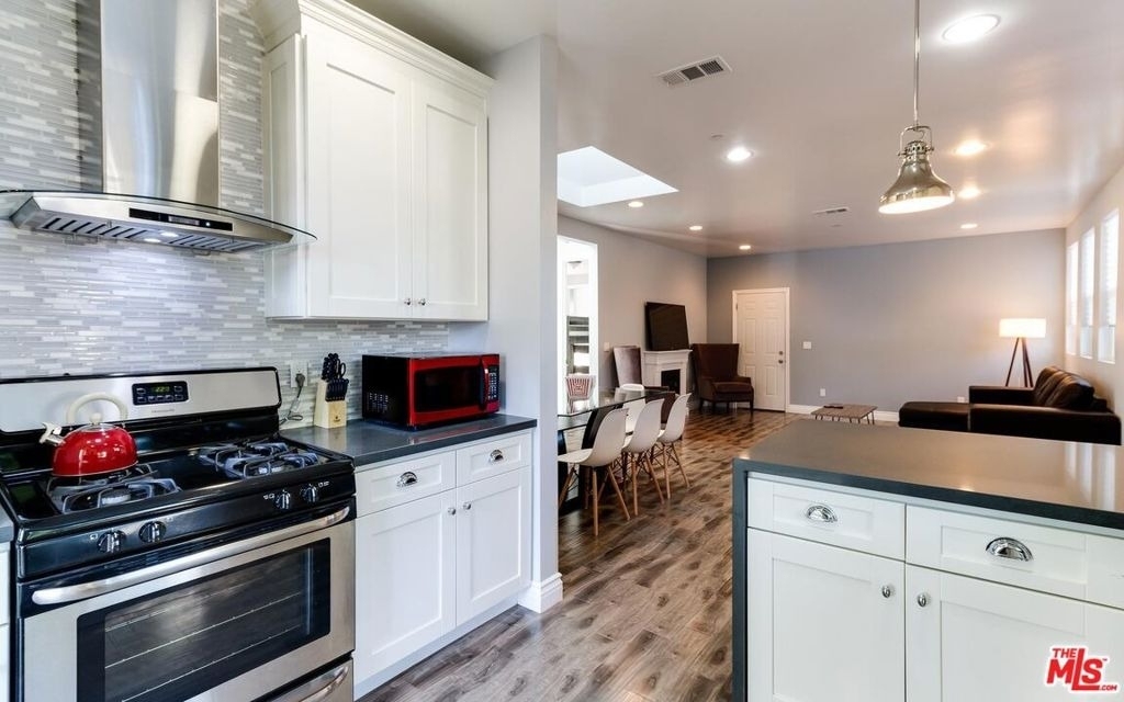 16001 Wyandotte Street - Photo 13
