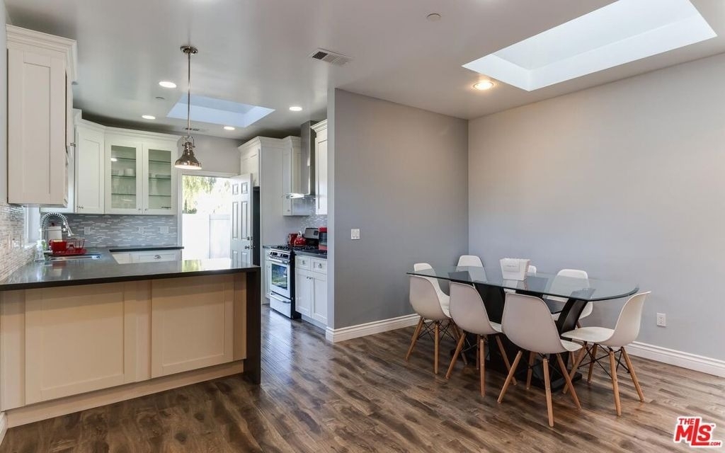 16001 Wyandotte Street - Photo 6