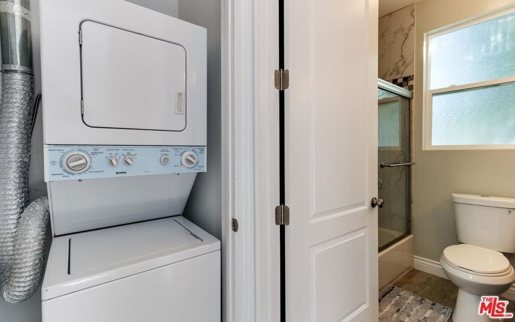 16001 Wyandotte Street - Photo 30