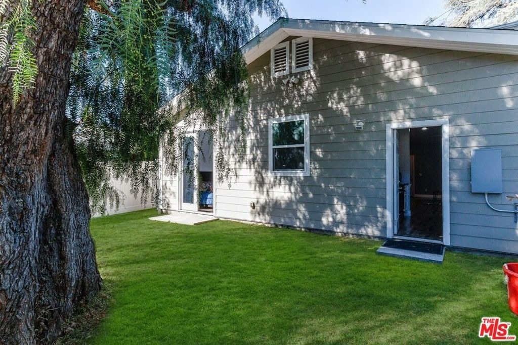 16001 Wyandotte Street - Photo 31