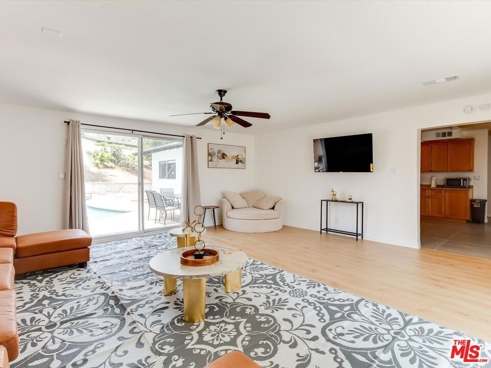 17100 Barneston Street - Photo 4