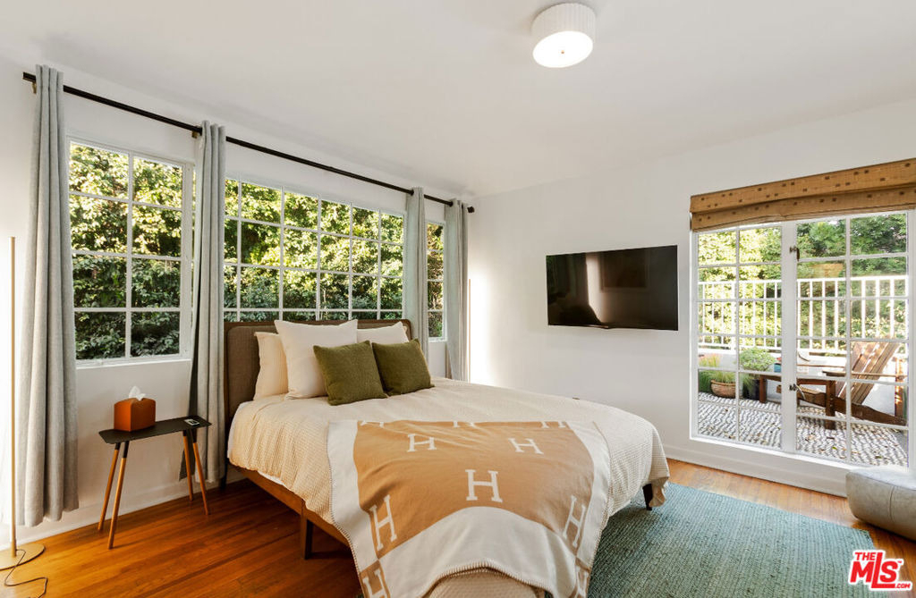 8467 Willoughby Avenue - Photo 17