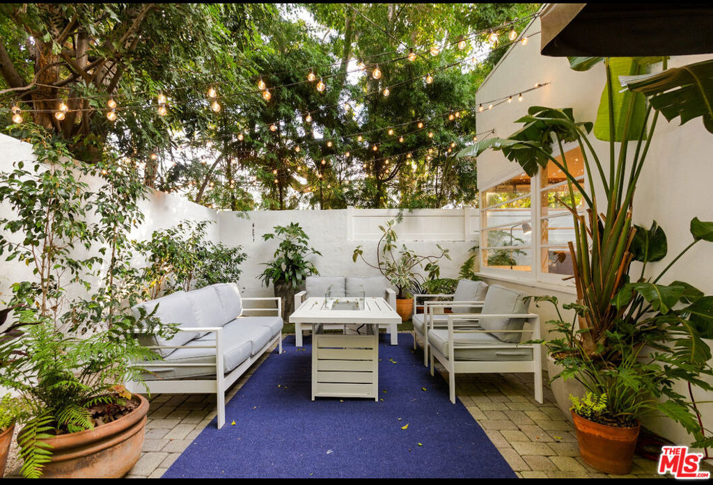 8467 Willoughby Avenue - Photo 29
