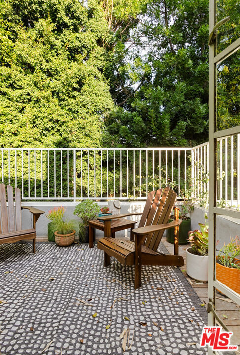 8467 Willoughby Avenue - Photo 21