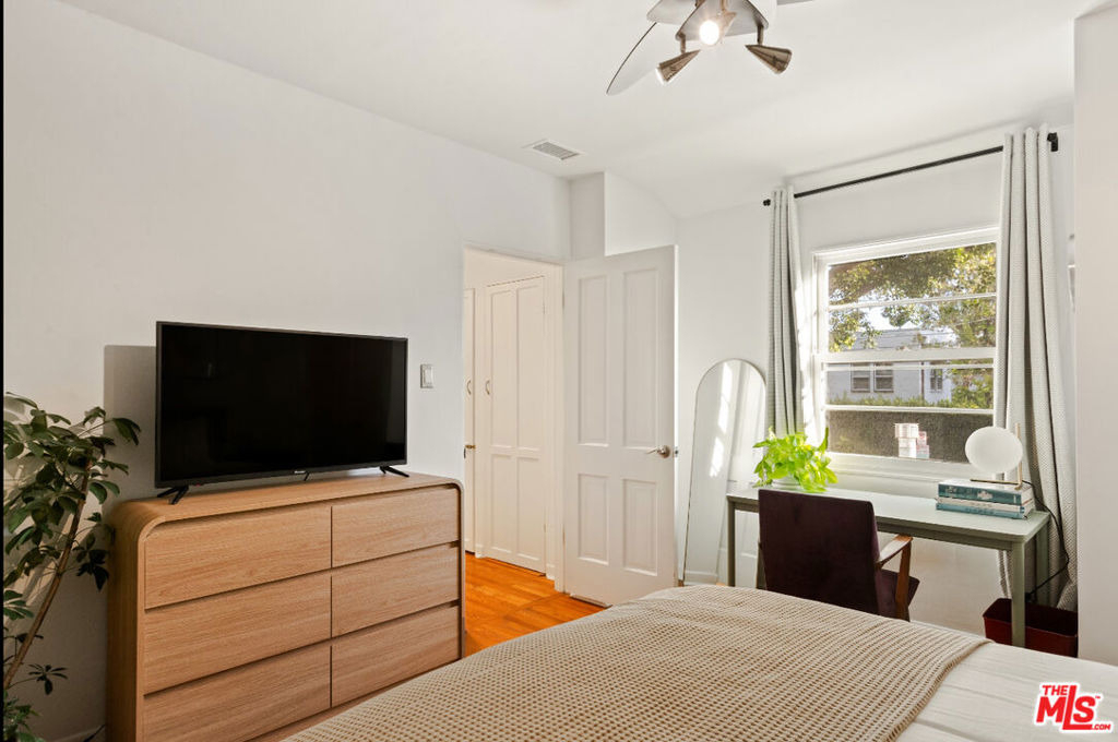 8467 Willoughby Avenue - Photo 26