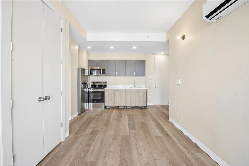 1408 Vyse Avenue - Photo 4