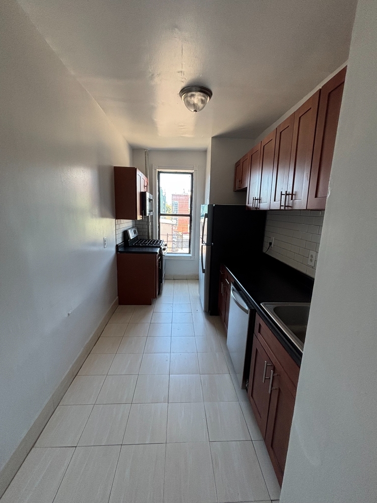 West 165th Street - Photo 3