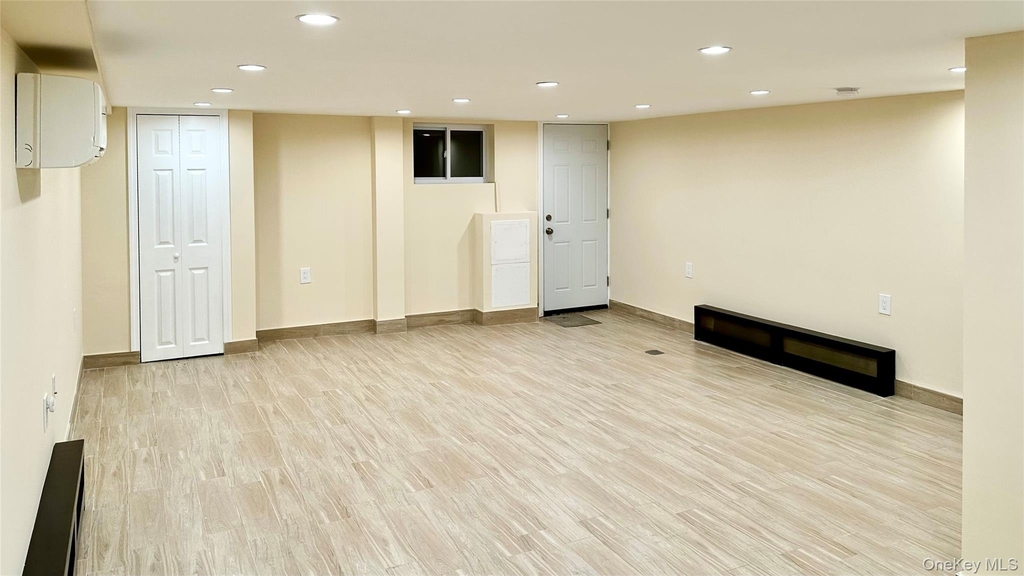 9911 Ascan Avenue - Photo 11