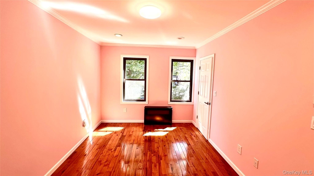 9911 Ascan Avenue - Photo 8