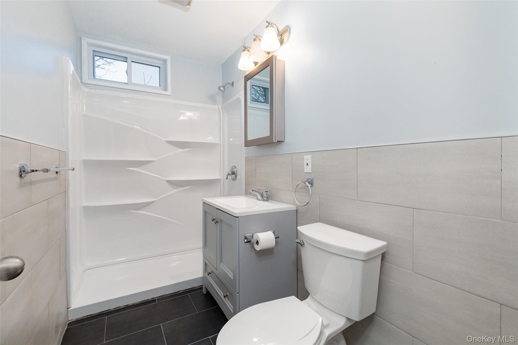 1 Bain Avenue - Photo 4