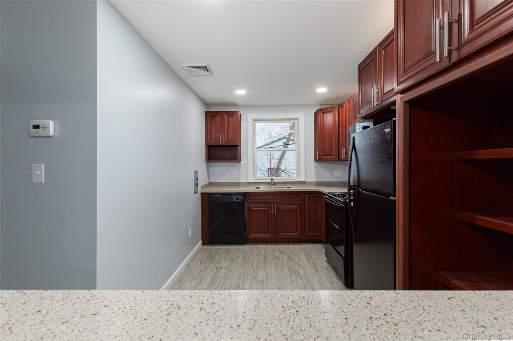 1 Bain Avenue - Photo 3