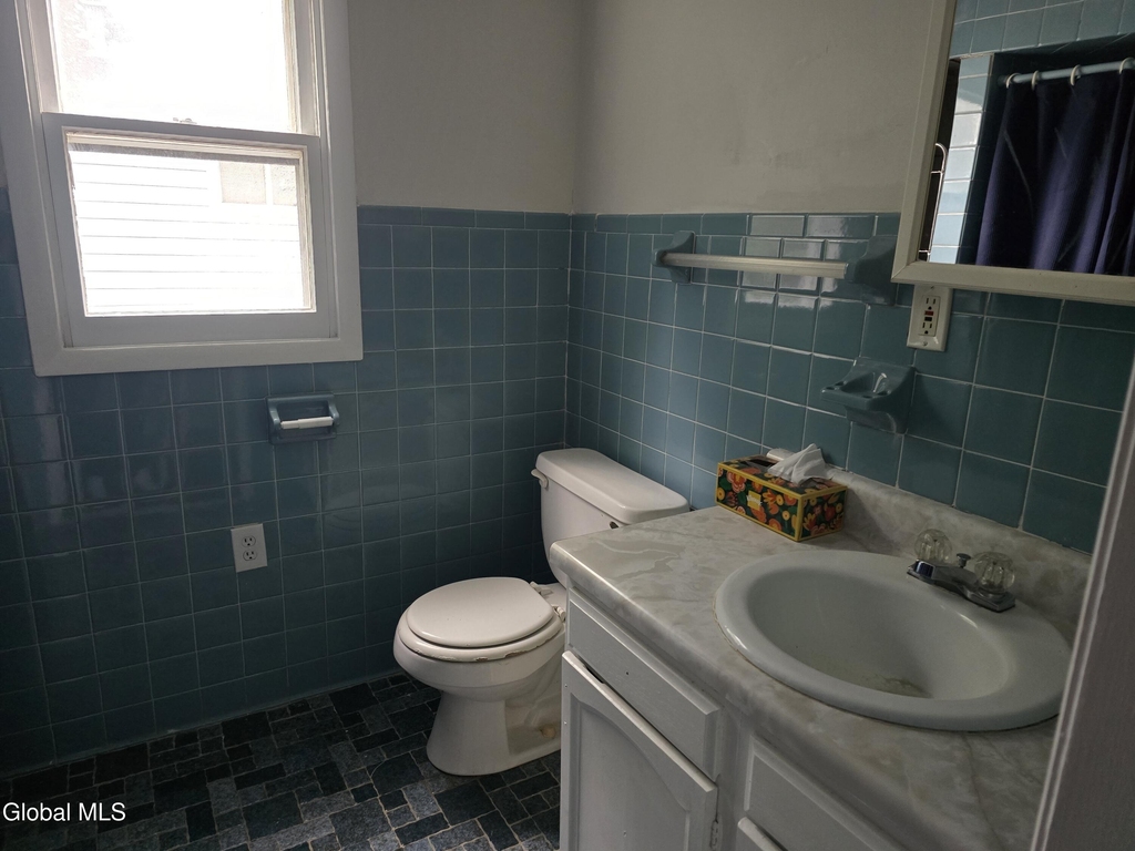 3206 Guilderland Avenue - Photo 4