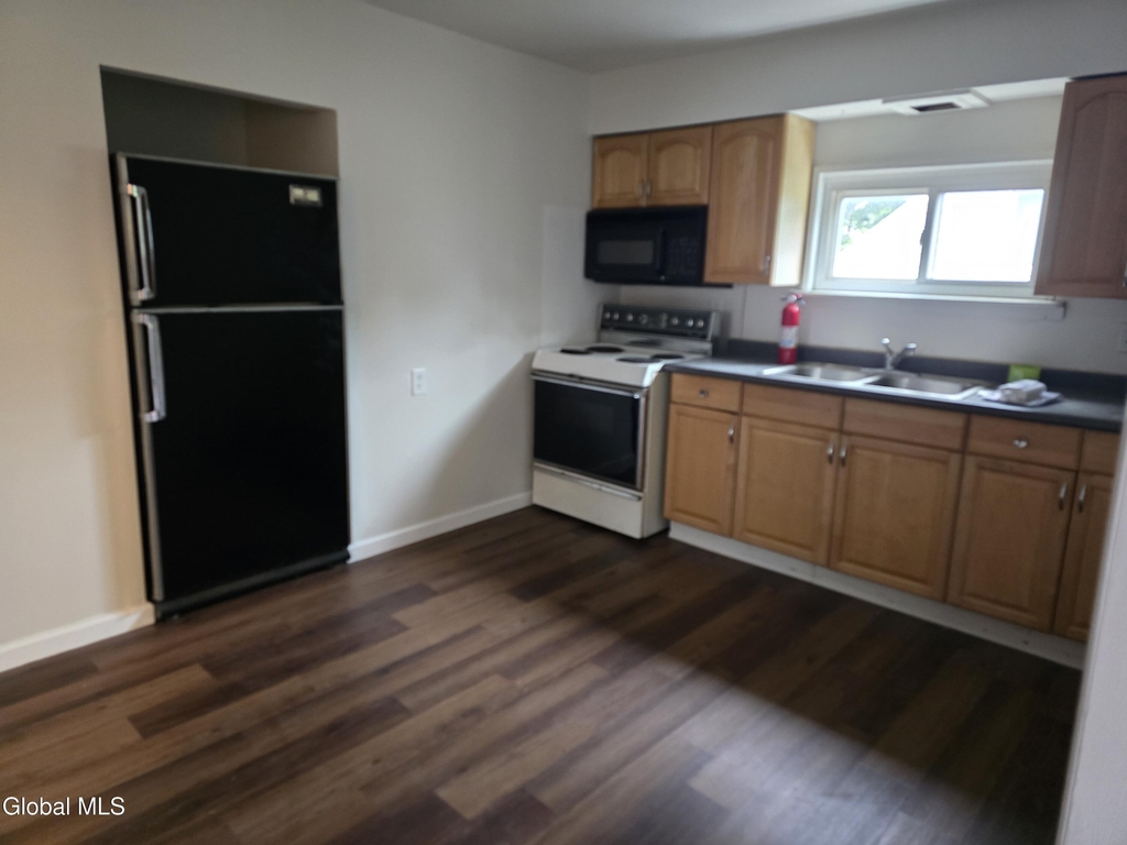 3206 Guilderland Avenue - Photo 1