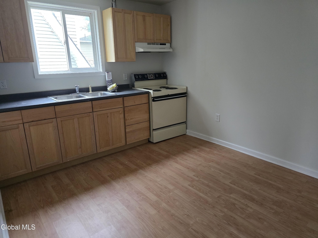 3206 Guilderland Avenue - Photo 2