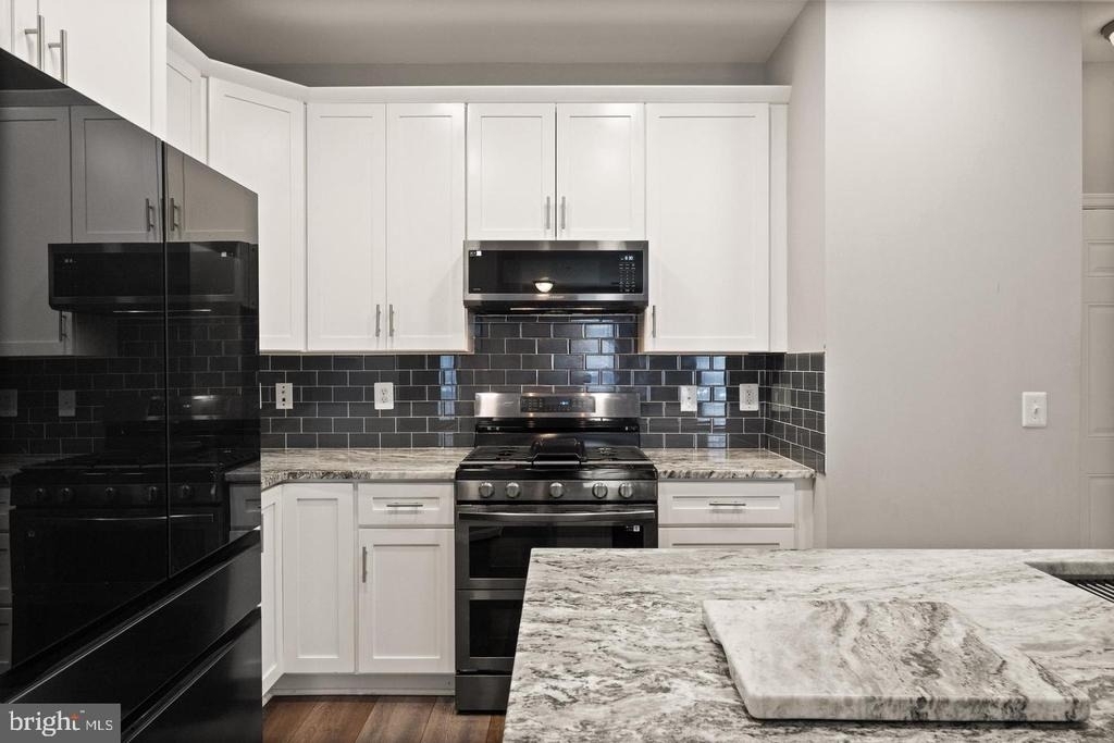 9541 Center Street - Photo 3