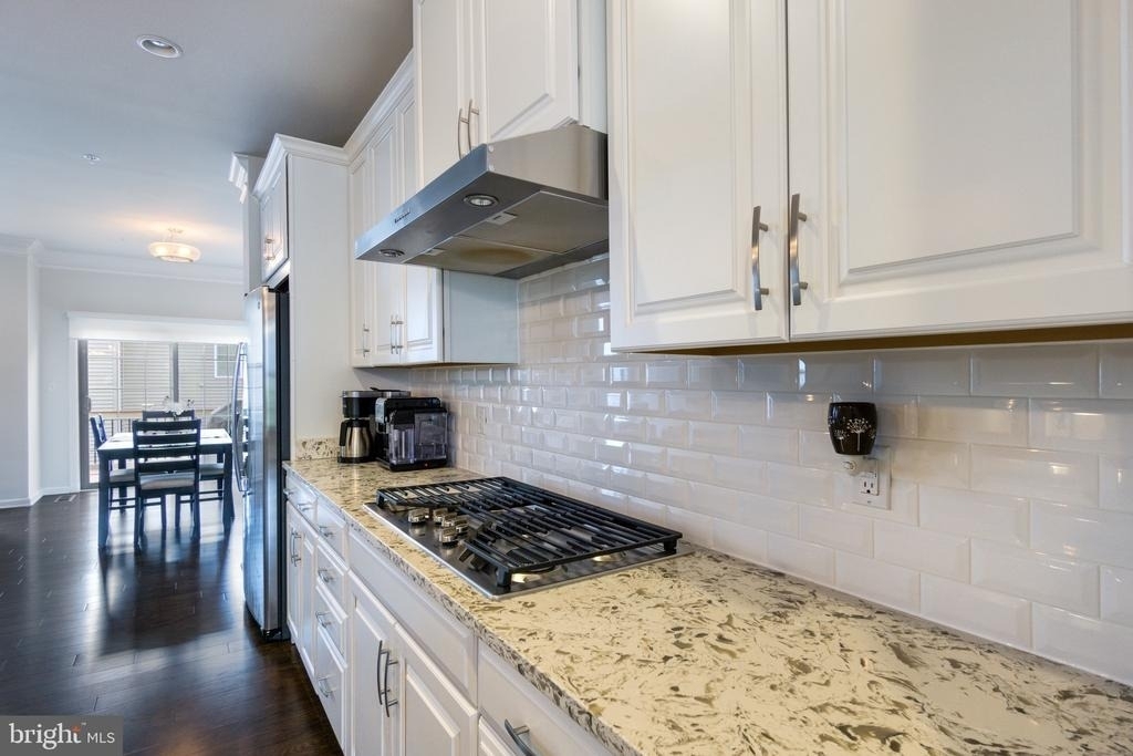 22503 Naugatuck Square - Photo 4