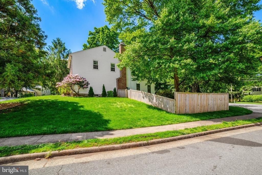 9220 Burnetta Drive - Photo 2