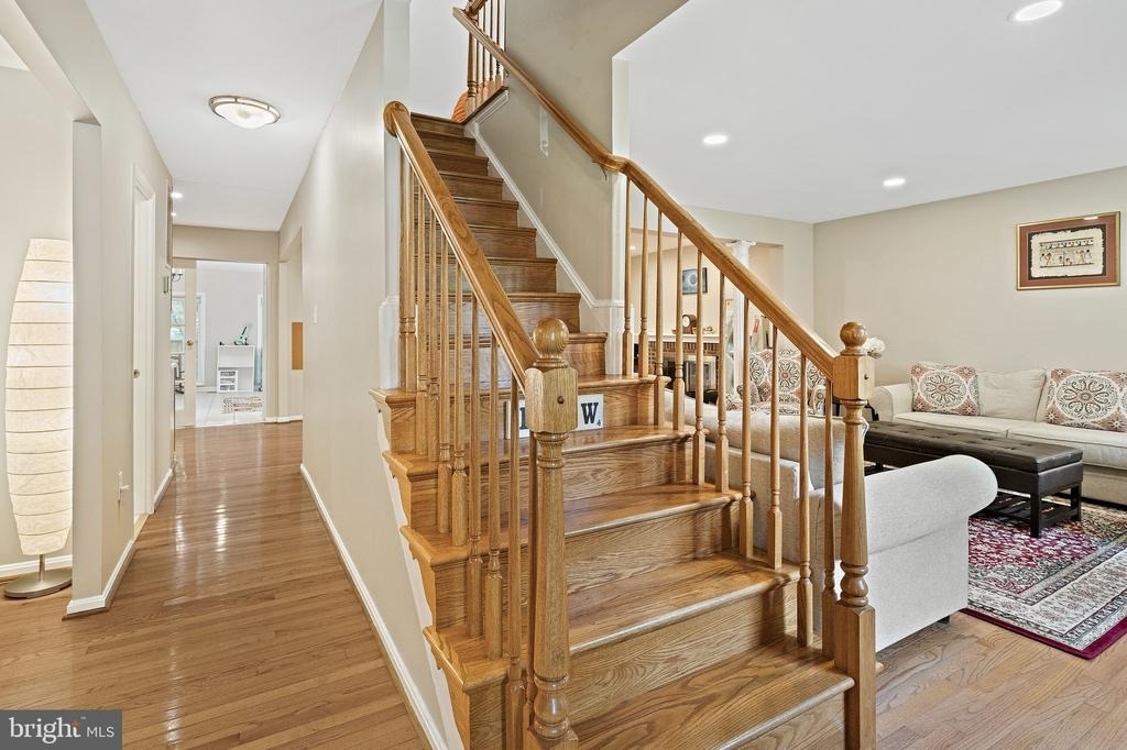 9220 Burnetta Drive - Photo 4