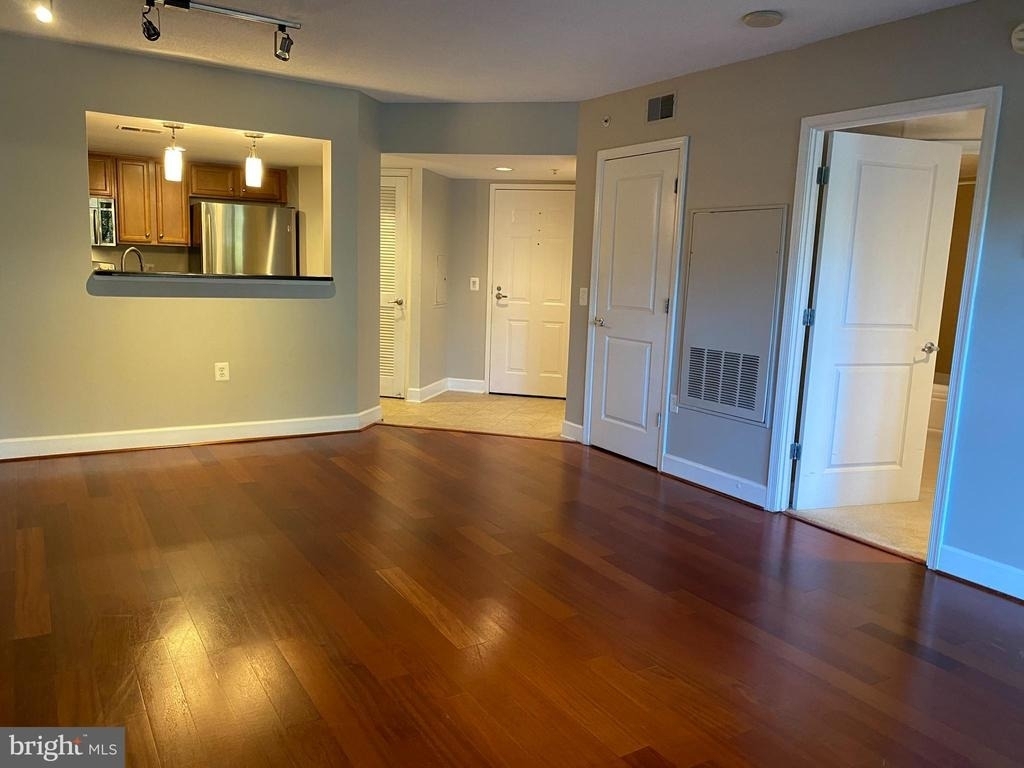 11800 Sunset Hills Road - Photo 20