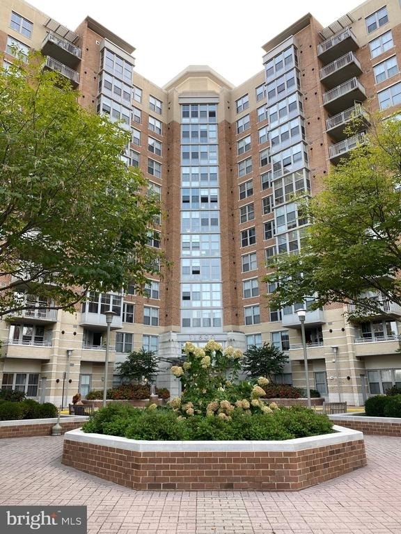 11800 Sunset Hills Road - Photo 0