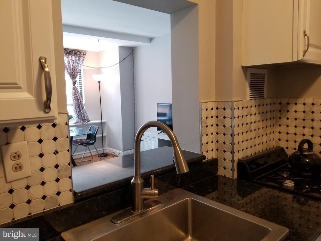 1021 Arlington Boulevard - Photo 4