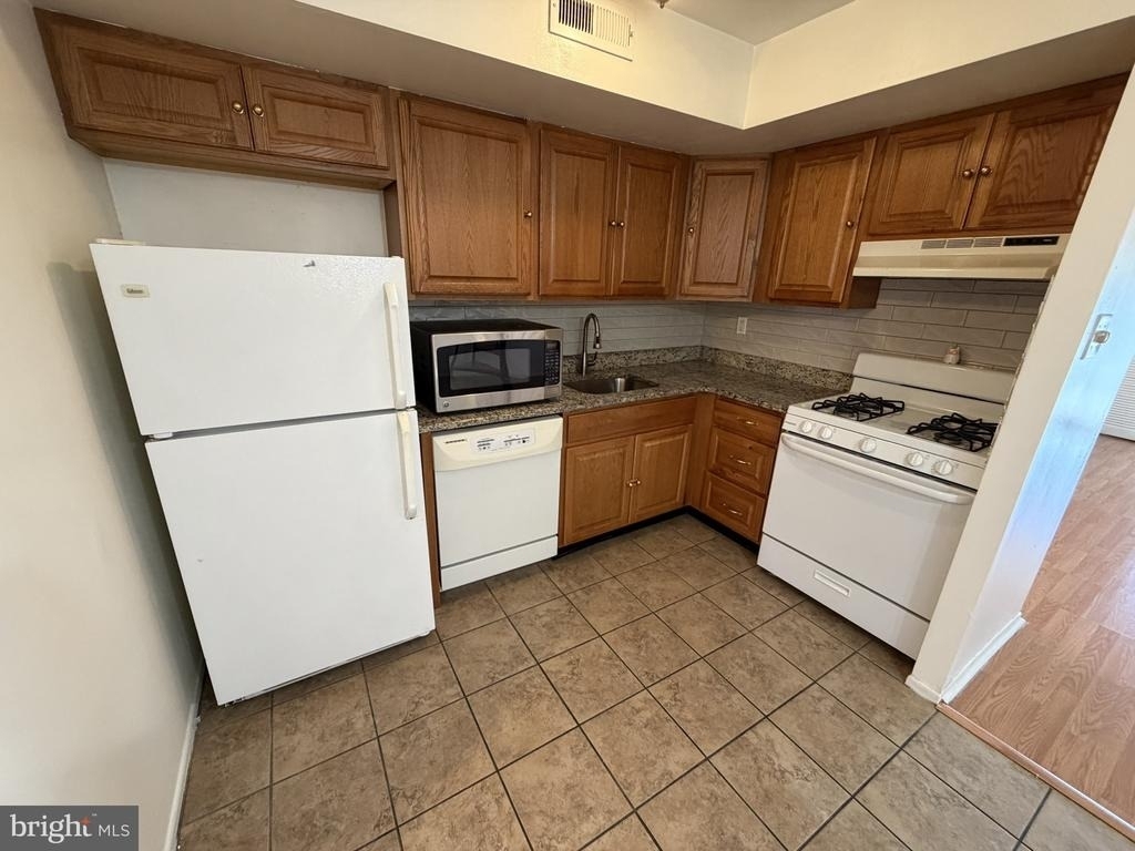 7751 Oxford Avenue - Photo 5