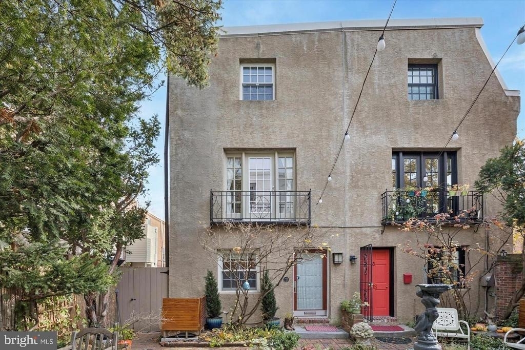 715 Rodman Street - Photo 1