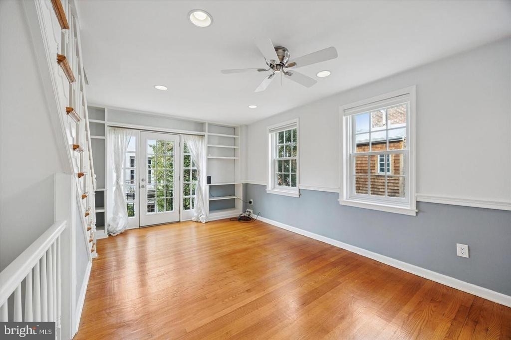 715 Rodman Street - Photo 9