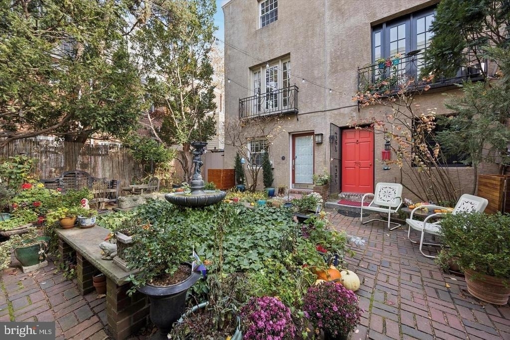 715 Rodman Street - Photo 0