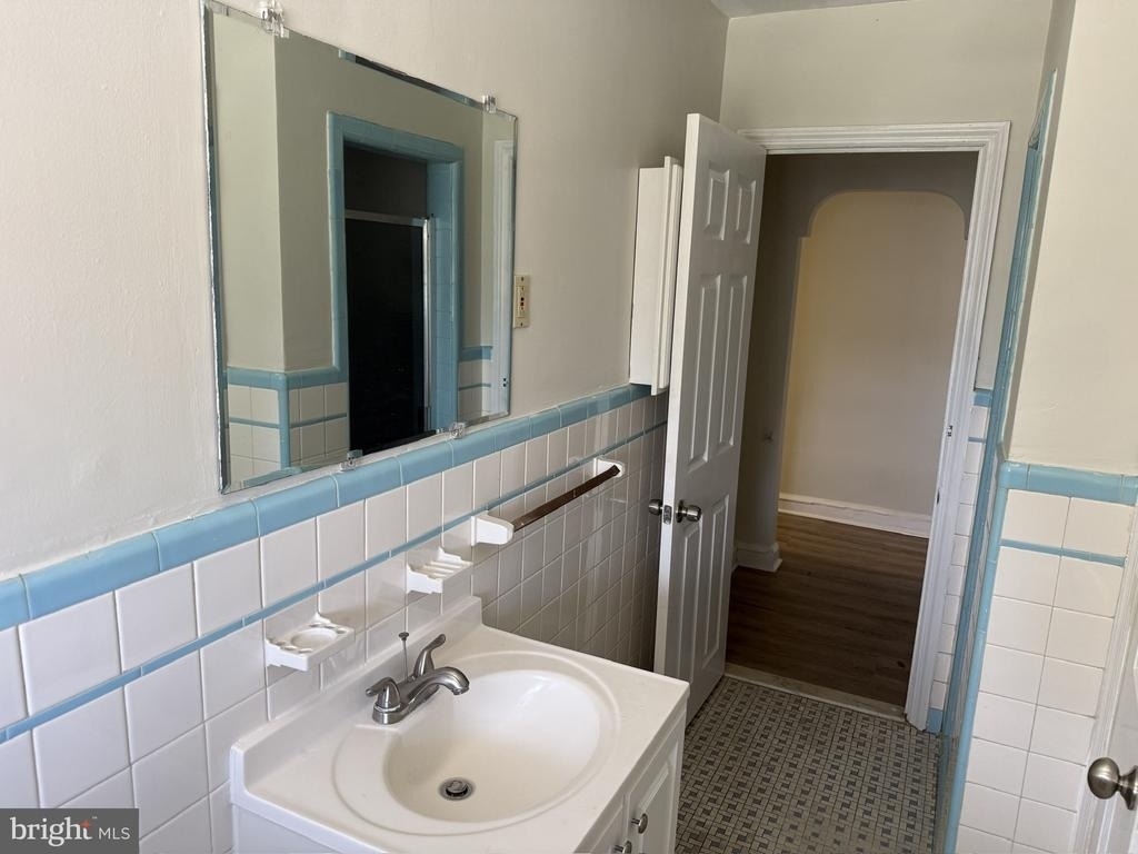 402 N Springfield Road - Photo 13