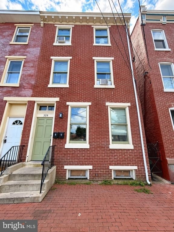 319 Academy Street - Photo 0