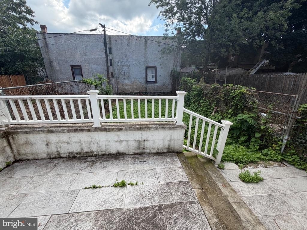 319 Academy Street - Photo 11