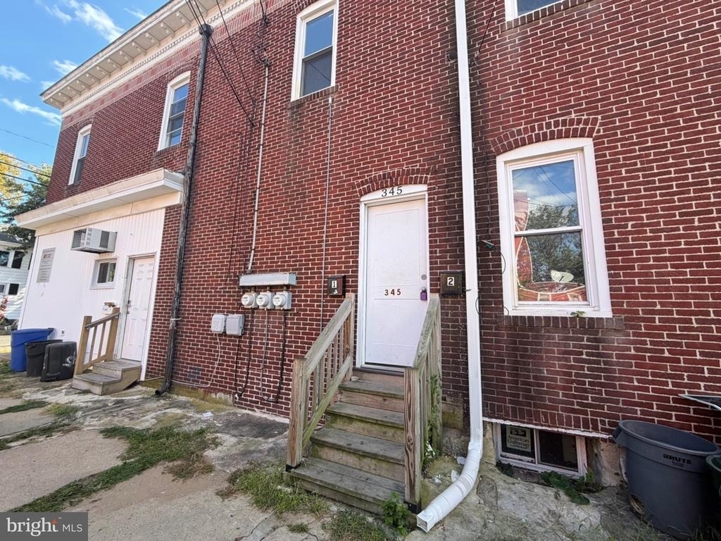 345 Woodland Street - Photo 0