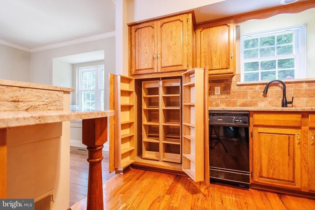 2294 Linden Avenue - Photo 21