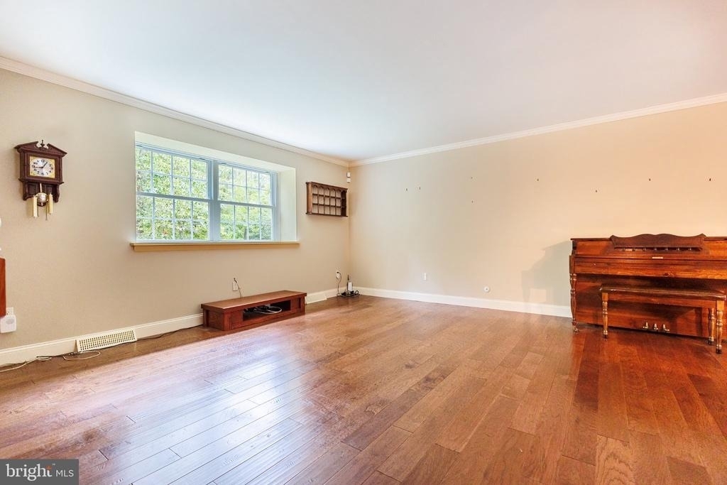 2294 Linden Avenue - Photo 10